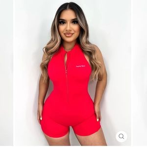 SILHOUETTE ZIPPER SCRUNCH ROMPER NWOT